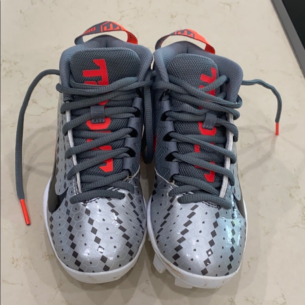 Nike Force Trout 5 Pro, size 13 Boys
